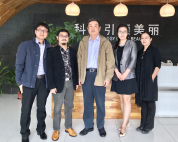 中國香料香精化妝品工業(yè)協(xié)會(huì)領(lǐng)導(dǎo)蒞臨棟方股份參觀